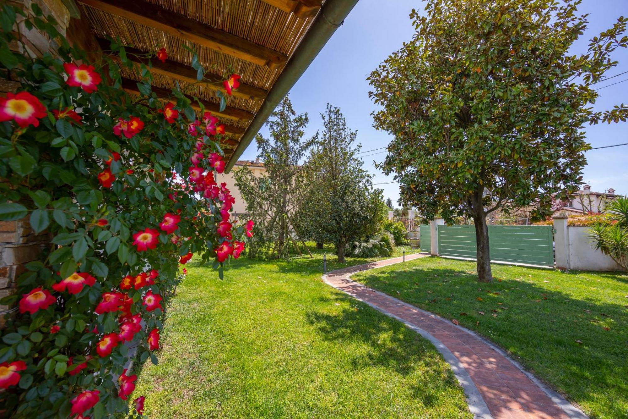 Villa Clara Few Km From The Sea - Happy Rentals Pietrasanta Eksteriør billede
