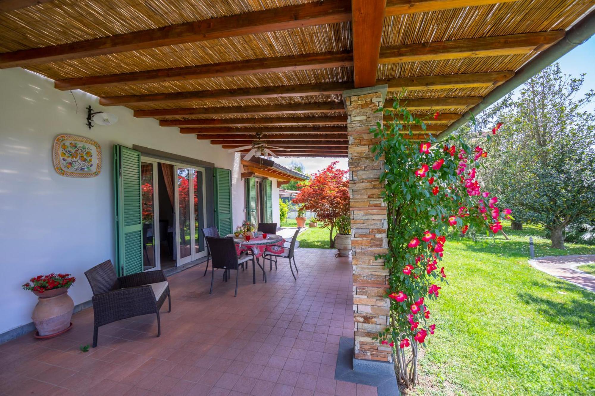 Villa Clara Few Km From The Sea - Happy Rentals Pietrasanta Eksteriør billede